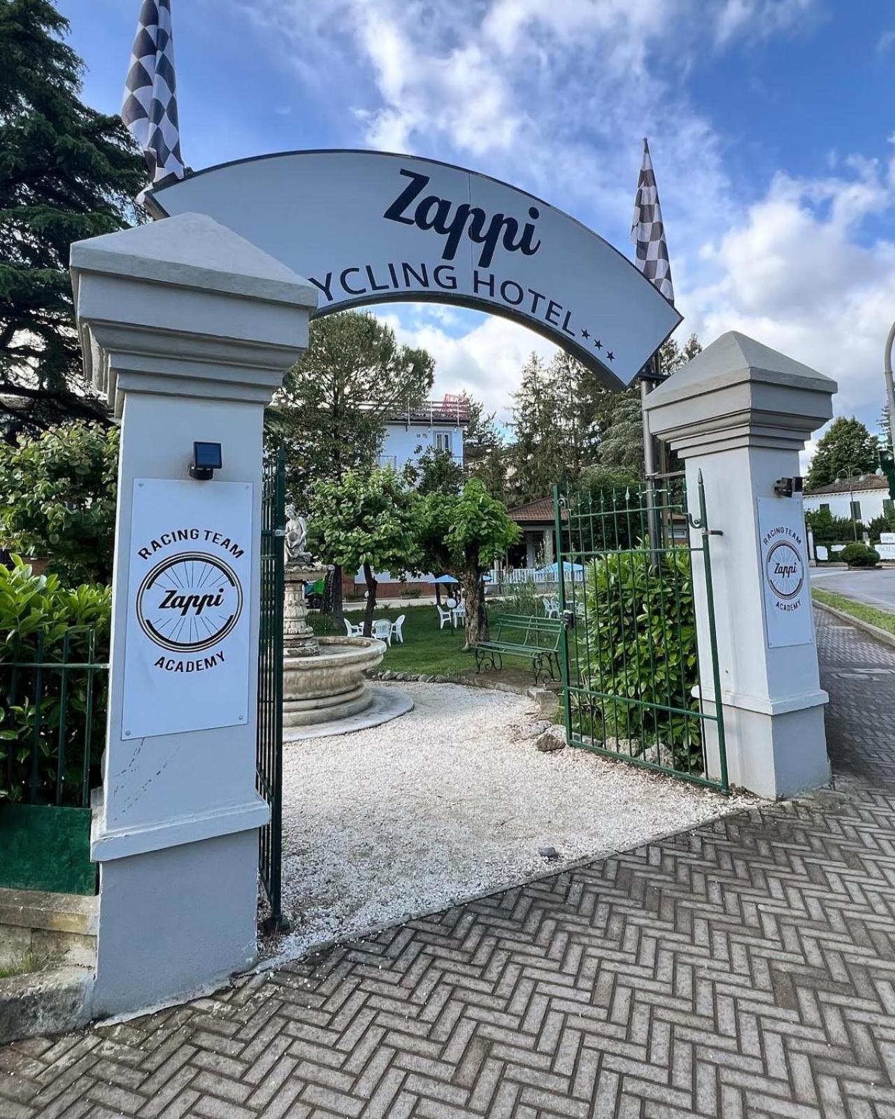 Zappi Cycling Hotel Риоло-Терме Экстерьер фото